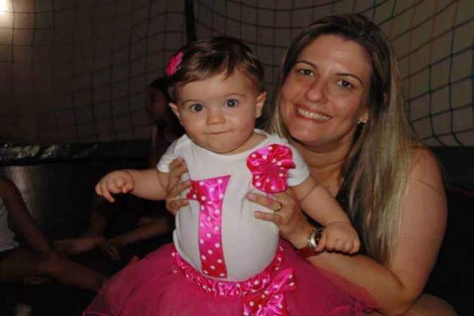 Alessandra e a filha, Júlia, não resistiram aos ferimentos(foto: Arquivo Pessoal) Alessandra e a filha, Júlia, não resistiram aos ferimentos(foto: Arquivo Pessoal)