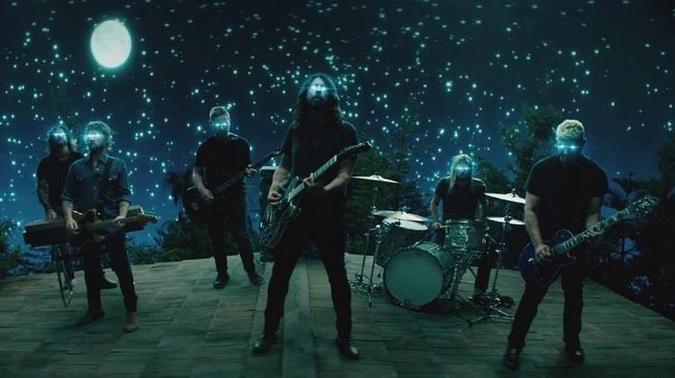 Foo Fighters lança mais uma música de seu ainda inédito 'Concrete and gold'(foto: YouTube/Reprodução) Foo Fighters lança mais uma música de seu ainda inédito 'Concrete and gold'(foto: YouTube/Reprodução)