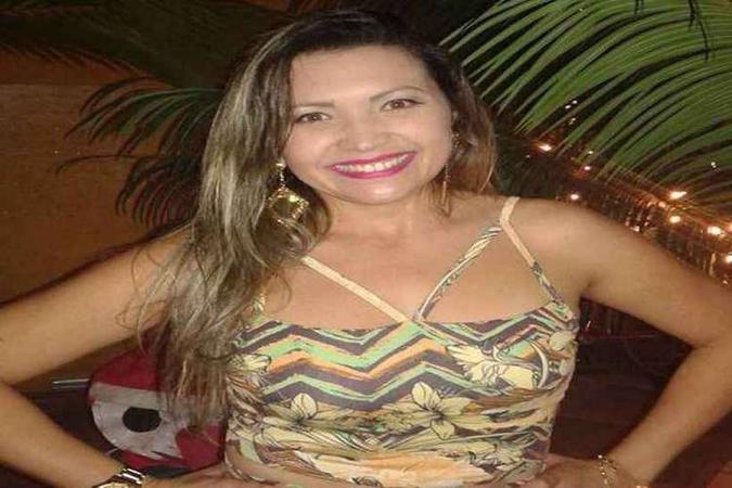 Noélia Rodrigues de Oliveira desapareceu na quinta-feira (17/10) por volta das 22h, após sair do shopping em que trabalhava, na Asa Norte (foto: Reprodução/Facebook) Noélia Rodrigues de Oliveira desapareceu na quinta-feira (17/10) por volta das 22h, após sair do shopping em que trabalhava, na Asa Norte (foto: Reprodução/Facebook)