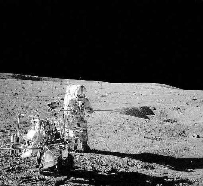 O astronauta criou o taco com um tubo de ferro usado para coletar amostras de poeira: três tentativas e dois acertos(foto: NASA/Reuters - 5/2/15 ) O astronauta criou o taco com um tubo de ferro usado para coletar amostras de poeira: três tentativas e dois acertos(foto: NASA/Reuters - 5/2/15 )