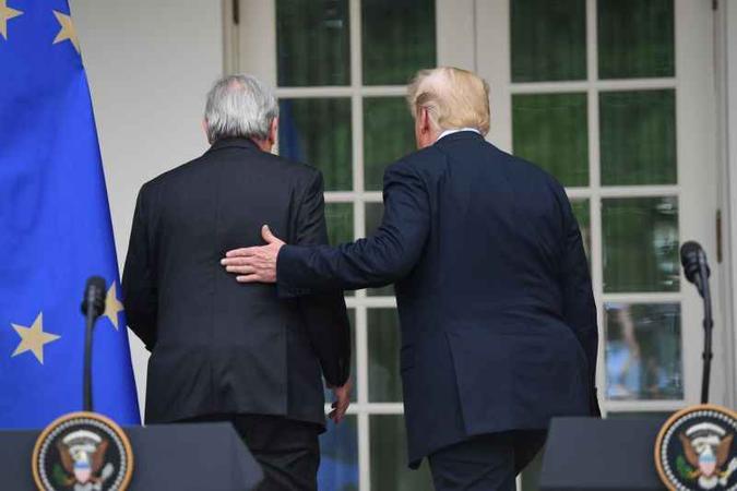 Donald Trump e Jean-Claude Juncker(foto: Saul Loeb/AFP) Donald Trump e Jean-Claude Juncker(foto: Saul Loeb/AFP)
