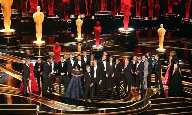 Equipe de Green book - O guia comemora Oscar de melhor filme(foto: Kevin Winter/Getty Images/AFP) Equipe de Green book - O guia comemora Oscar de melhor filme(foto: Kevin Winter/Getty Images/AFP)