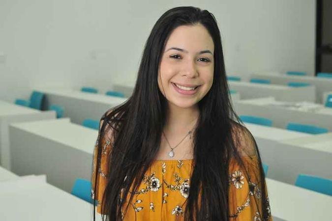 Iohana Freitas foi uma das três alunas do DF a tirar nota 1.000 na redação(foto: Minervino Junior/CB/D.A Press) Iohana Freitas foi uma das três alunas do DF a tirar nota 1.000 na redação(foto: Minervino Junior/CB/D.A Press)