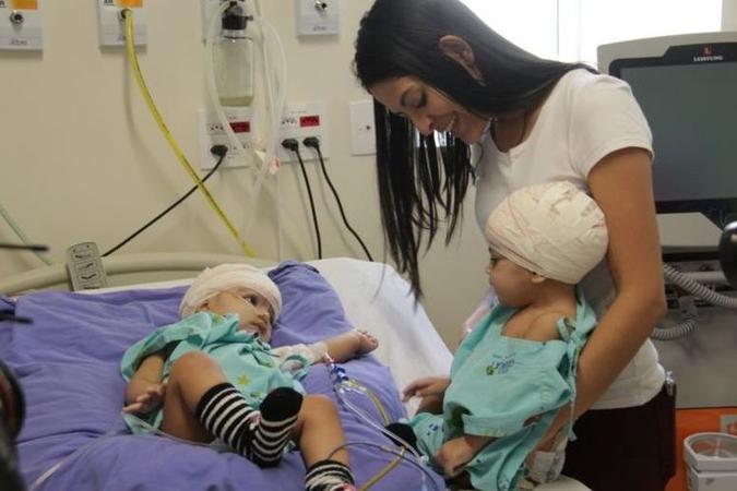 Lis permanece na UTI, mas com boa recuperação: encontro emocionante(foto: Maria Clara Oliveira/HCB) Lis permanece na UTI, mas com boa recuperação: encontro emocionante(foto: Maria Clara Oliveira/HCB)