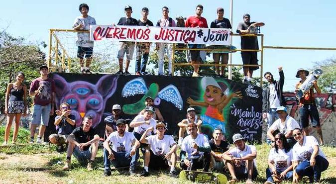 Amigos e família pedem por justiça e fazem homenagem a Jean(foto: Fabiano Nery/Divulgação) Amigos e família pedem por justiça e fazem homenagem a Jean(foto: Fabiano Nery/Divulgação)