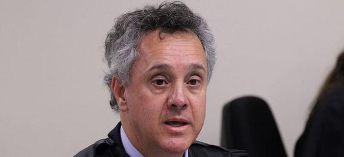 Na leitura do voto, Gebran reafirmou que Lula recebeu propina da empreiteira OAS na forma de um apartamento triplex no Guarujá (foto: Agência Brasil) Na leitura do voto, Gebran reafirmou que Lula recebeu propina da empreiteira OAS na forma de um apartamento triplex no Guarujá (foto: Agência Brasil)