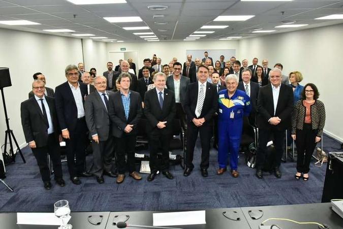 O presidente eleito Jair Bolsonaro reúne-se com indicados para compor sua equipe (foto: Divulgação/Assessoria da Transição ) O presidente eleito Jair Bolsonaro reúne-se com indicados para compor sua equipe (foto: Divulgação/Assessoria da Transição )