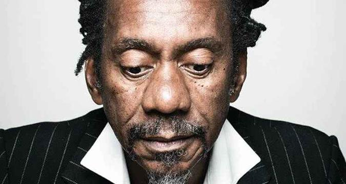 Luiz Melodia compôs clássicos como Pérola Negra(foto: Reprodução/Internet) Luiz Melodia compôs clássicos como Pérola Negra(foto: Reprodução/Internet)