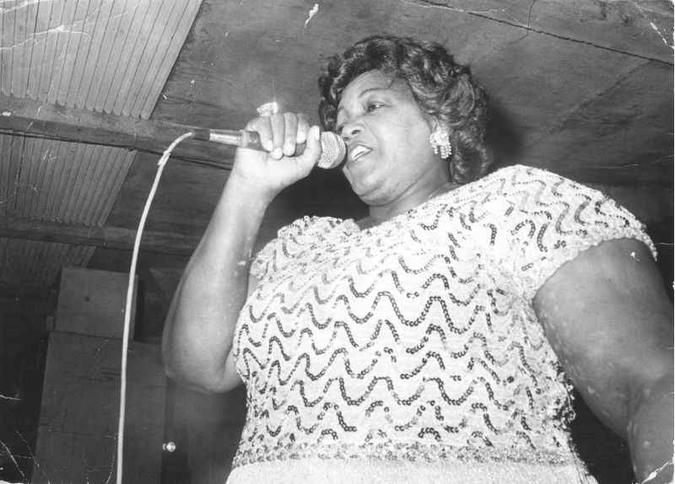 A dama do samba durante o show Forró no Cerrado(foto: Joaquim Firmino/CB/D.A Press - 20/11/82) A dama do samba durante o show Forró no Cerrado(foto: Joaquim Firmino/CB/D.A Press - 20/11/82)