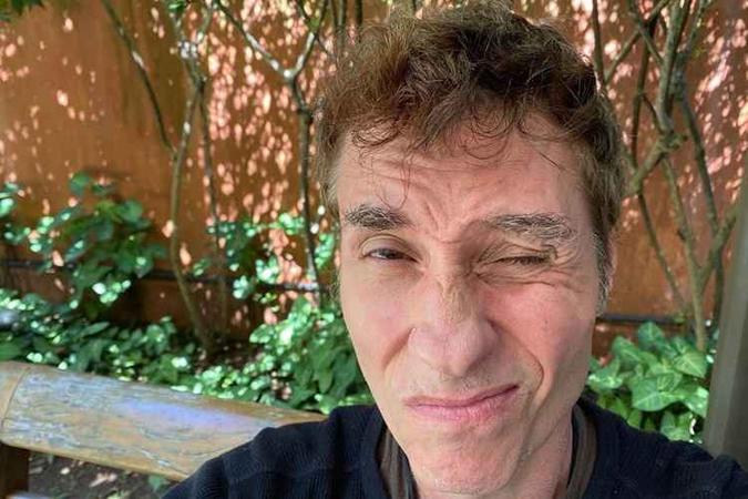 ''Não tive tosse ou dor de garganta, o que quer dizer que varia bastante de pessoa para pessoa'', publicou o cantor(foto: Reprodução/Instagram) ''Não tive tosse ou dor de garganta, o que quer dizer que varia bastante de pessoa para pessoa'', publicou o cantor(foto: Reprodução/Instagram)
