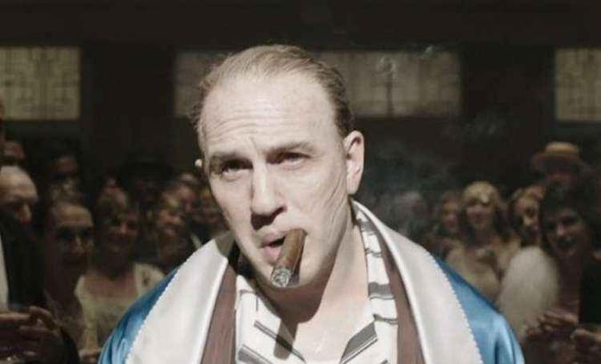 A estrela Tom Hardy é a responsável por dá vida a Al Capone(foto: Reprodução/Twitter) A estrela Tom Hardy é a responsável por dá vida a Al Capone(foto: Reprodução/Twitter)