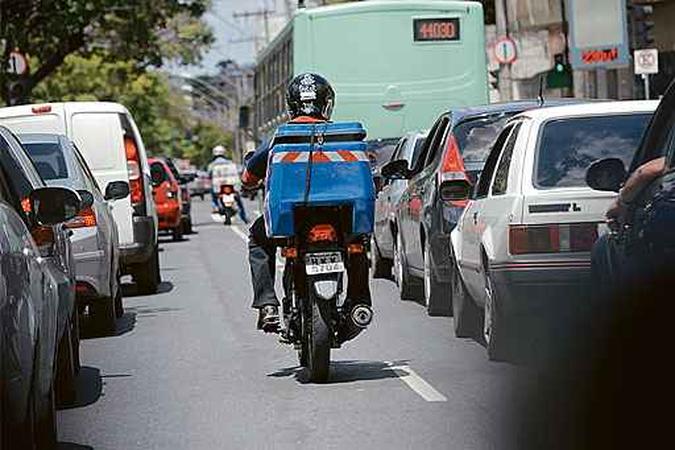 Quase 1 milhão de motos, que invadem as avenidas, foram produzidas no polo de Manaus em 2018, até novembro, com crescimento de 19% em relação ao ano anterior(foto: Lenadro Couri/EM/D.A Press) Quase 1 milhão de motos, que invadem as avenidas, foram produzidas no polo de Manaus em 2018, até novembro, com crescimento de 19% em relação ao ano anterior(foto: Lenadro Couri/EM/D.A Press)