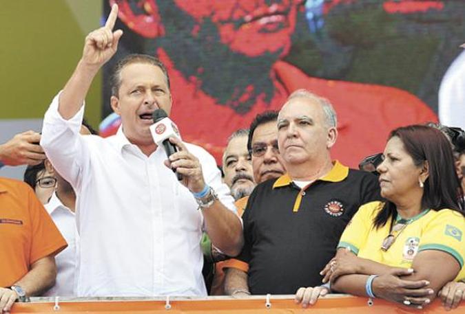 O ex-governador de Pernambuco critica o governo por deixar o custo de vida subir(foto: Marcos Alves/Agência O Globo) O ex-governador de Pernambuco critica o governo por deixar o custo de vida subir(foto: Marcos Alves/Agência O Globo)