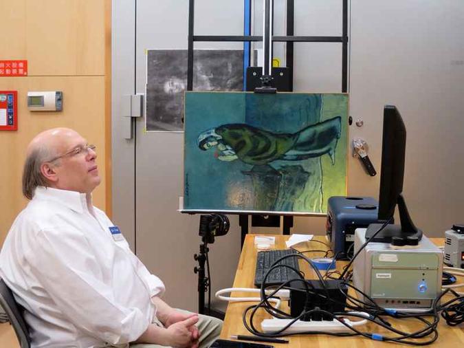 John Delaney, pesquisador da National Gallery of Art, em Washington, ao lado da pintura de Picasso(foto: Pola Museum of Art/AFP) John Delaney, pesquisador da National Gallery of Art, em Washington, ao lado da pintura de Picasso(foto: Pola Museum of Art/AFP)