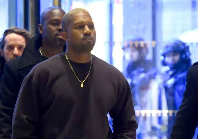O rapper Kanye West chega à Torre Trump, em Nova York(foto: Timothy A. Clary/AFP ) O rapper Kanye West chega à Torre Trump, em Nova York(foto: Timothy A. Clary/AFP )