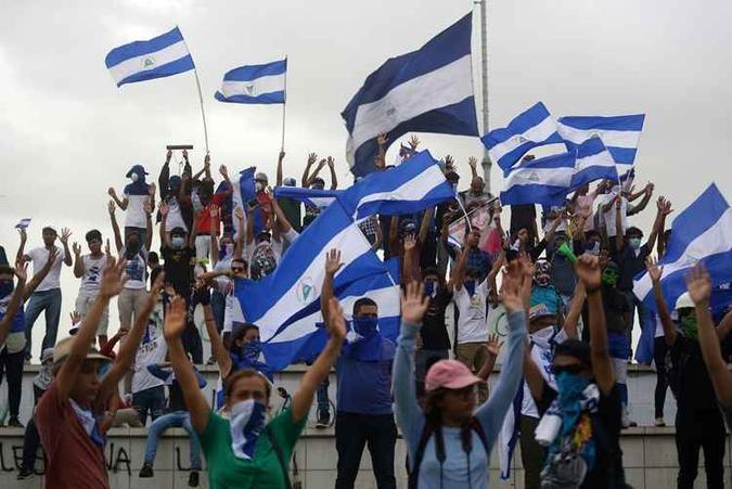 Milhares de pessoas protestam contra o governo de Ortega(foto: Marvin Recinos/AFP) Milhares de pessoas protestam contra o governo de Ortega(foto: Marvin Recinos/AFP)