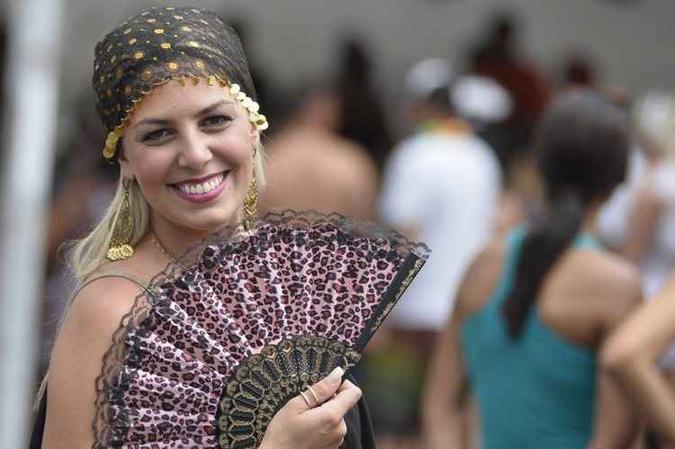 Mais um dia animado de carnaval na cidade. O bloco Concentra mas não Sai atrai foliões na 404 Norte(foto: Breno Fortes/CB/D.A Press) Mais um dia animado de carnaval na cidade. O bloco Concentra mas não Sai atrai foliões na 404 Norte(foto: Breno Fortes/CB/D.A Press)