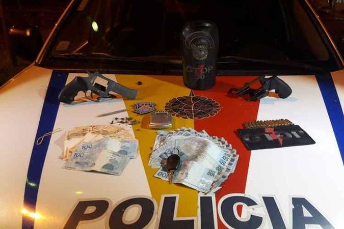 Os policiais encontraram os suspeitos em Ceilândia(foto: PMDF/Divulgação) Os policiais encontraram os suspeitos em Ceilândia(foto: PMDF/Divulgação)