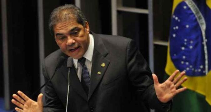 Senador era suplente na chapa de Rodrigo Rollemberg, e assumiu após o mandatário assumir o GDF(foto: Minervino Junior/CB/D.A Press) Senador era suplente na chapa de Rodrigo Rollemberg, e assumiu após o mandatário assumir o GDF(foto: Minervino Junior/CB/D.A Press)
