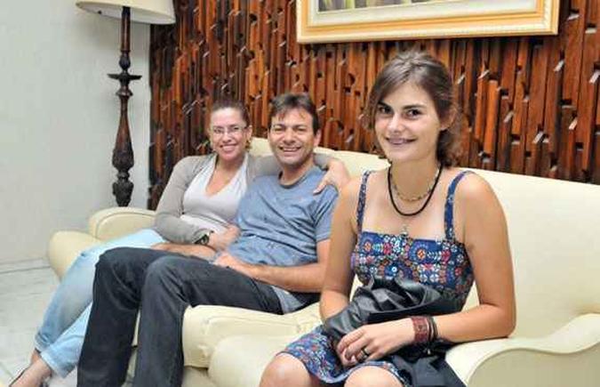 Lola passou por três famílias brasilienses, incluindo a de Fábio e Marília, e voltou para a França no domingo(foto: Antonio Cunha/Esp. CB/D.A Press) Lola passou por três famílias brasilienses, incluindo a de Fábio e Marília, e voltou para a França no domingo(foto: Antonio Cunha/Esp. CB/D.A Press)