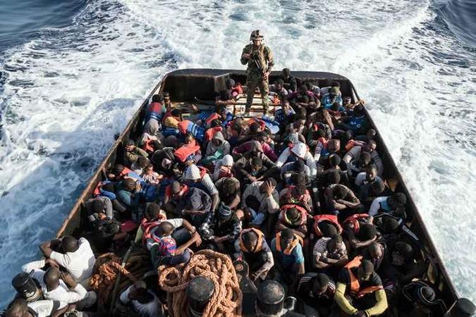O naufrágio em precárias embarcações é a principal causa das 5.136 mortes registradas neste ano(foto: AFP/Taha Jawashi) O naufrágio em precárias embarcações é a principal causa das 5.136 mortes registradas neste ano(foto: AFP/Taha Jawashi)