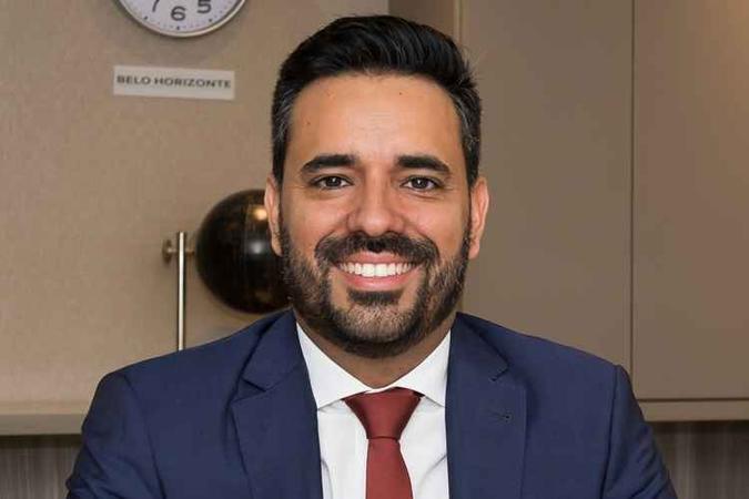 Vinícius Bicalho ajuda médicos a migrarem para os EUA (foto: Bicalho Consultoria Legal/Divulgação) Vinícius Bicalho ajuda médicos a migrarem para os EUA (foto: Bicalho Consultoria Legal/Divulgação)