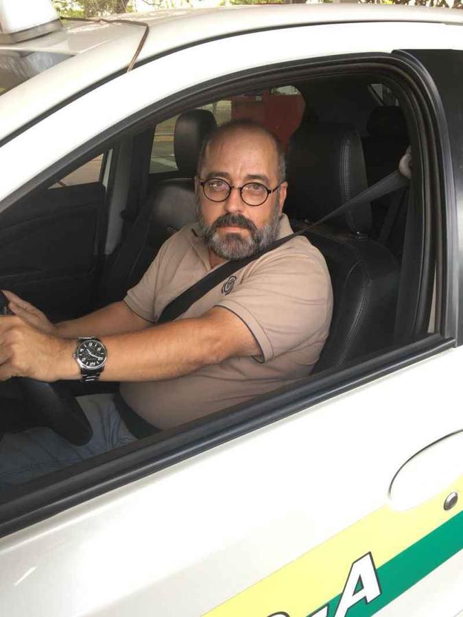 Gesiel Gomes diz que o custo da gasolina afeta sua rotina e orçamento (foto: Marilia Sena/Esp. CB/D.A Press ) Gesiel Gomes diz que o custo da gasolina afeta sua rotina e orçamento (foto: Marilia Sena/Esp. CB/D.A Press )