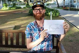 Diego Cernohovsky defende, pela arte, a naturalização do nu. Começou convidando amigos a enviarem fotos dos pênis para transformá-los em ilustração. Hoje, também desenha vaginas de quem aceita a própria intimidade(foto: Arquivo pessoal ) Diego Cernohovsky defende, pela arte, a naturalização do nu. Começou convidando amigos a enviarem fotos dos pênis para transformá-los em ilustração. Hoje, também desenha vaginas de quem aceita a própria intimidade(foto: Arquivo pessoal )