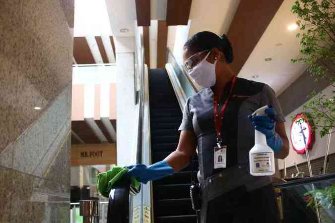 O Conjunto Nacional conta com agentes de limpeza para desinfec