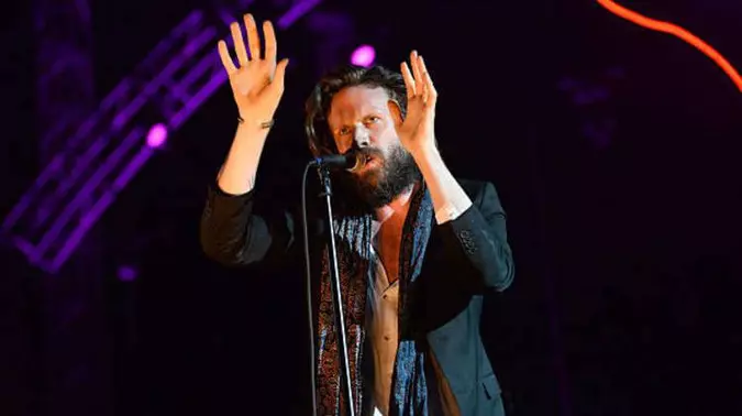 Josh Tillman encabeça o projeto Father John Misty, que se apresenta no Brasil no dia 25 de agosto, no Rio de Janeiro(foto: AFP) Josh Tillman encabeça o projeto Father John Misty, que se apresenta no Brasil no dia 25 de agosto, no Rio de Janeiro(foto: AFP)