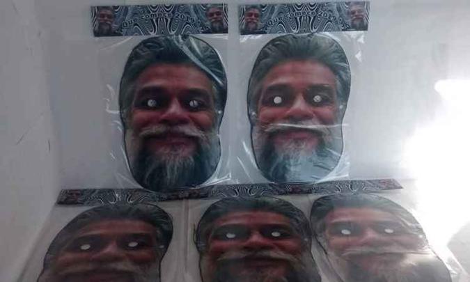 As máscaras são baseadas no meme do ator que circula nas redes sociais(foto: Reprodução/Internet) As máscaras são baseadas no meme do ator que circula nas redes sociais(foto: Reprodução/Internet)
