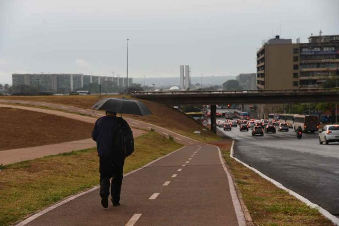 Clima frio e tempo nublado do começo da manhã podem se repetir nas últimas semanas de setembro (foto: Ed Alves/CB/D.A Press) Clima frio e tempo nublado do começo da manhã podem se repetir nas últimas semanas de setembro (foto: Ed Alves/CB/D.A Press)
