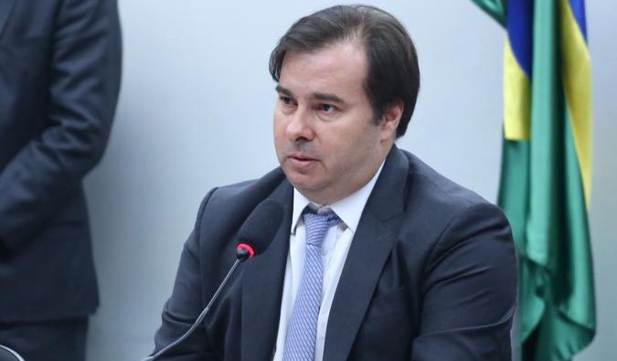 Na visão de Maia, um movimento nesse sentido também preservaria funcionários da saúde e da segurança pública, que estão trabalhando nos hospitais e nas ruas (foto: Pablo Valadares/Câmara dos Deputados) Na visão de Maia, um movimento nesse sentido também preservaria funcionários da saúde e da segurança pública, que estão trabalhando nos hospitais e nas ruas (foto: Pablo Valadares/Câmara dos Deputados)