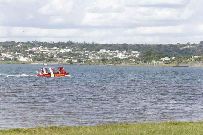 Bombeiros encontraram o corpo do bebê no Lago Paranoá(foto: Corpo de Bombeiros/Divulgação) Bombeiros encontraram o corpo do bebê no Lago Paranoá(foto: Corpo de Bombeiros/Divulgação)