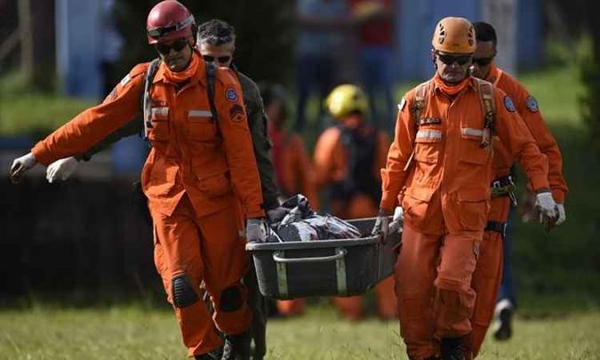 A falta de eletricidade é um obstáculo na busca por sobreviventes(foto: AFP / Douglas Magno) A falta de eletricidade é um obstáculo na busca por sobreviventes(foto: AFP / Douglas Magno)