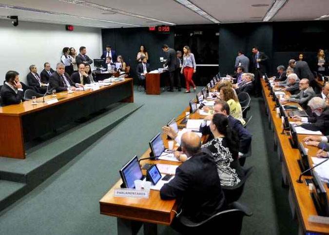 Deputados durante apresentação do relatório final da Reforma da Previdência (foto: Minervino Junior/CB/D.A Press) Deputados durante apresentação do relatório final da Reforma da Previdência (foto: Minervino Junior/CB/D.A Press)