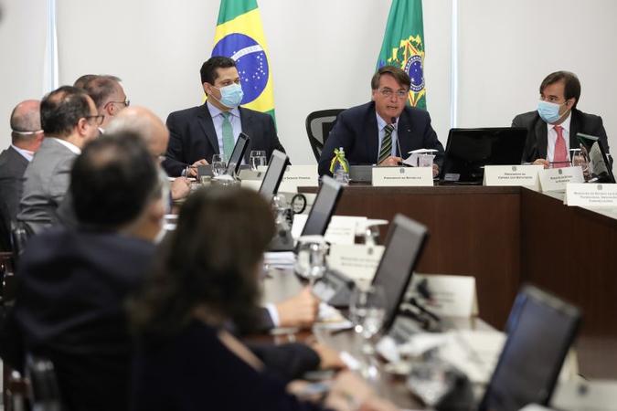 Na reunião, o presidente Jair Bolsonaro disse que congelamento é bom também para o funcionalismo, ''porque o remédio é o menos amargo''(foto: Marcos Côrrea/Pr)