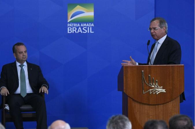 Marinho vem sendo apontado como o personagem mais gabaritado para tratar das reformas tributária e administrativa. Guedes tem menos jogo para lidar com deputados e senadores (foto: Ed Alves/CB/D.A Press ) Marinho vem sendo apontado como o personagem mais gabaritado para tratar das reformas tributária e administrativa. Guedes tem menos jogo para lidar com deputados e senadores (foto: Ed Alves/CB/D.A Press )