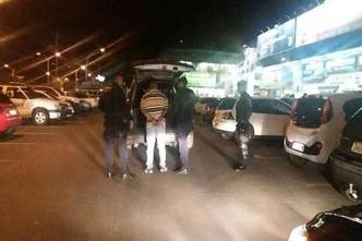 O grupo usava um carro para esconder os aparelhos(foto: Polícia Militar/Divulgação) O grupo usava um carro para esconder os aparelhos(foto: Polícia Militar/Divulgação)