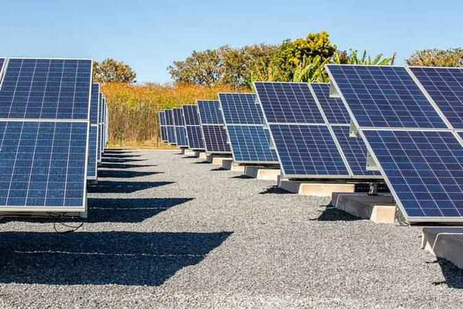 Atualmente, a maioria dos equipamentos é monofacial, o que desperdiça o potencial da tecnologia(foto: Nico Chaves/Divulgação Origem Energia) Atualmente, a maioria dos equipamentos é monofacial, o que desperdiça o potencial da tecnologia(foto: Nico Chaves/Divulgação Origem Energia)
