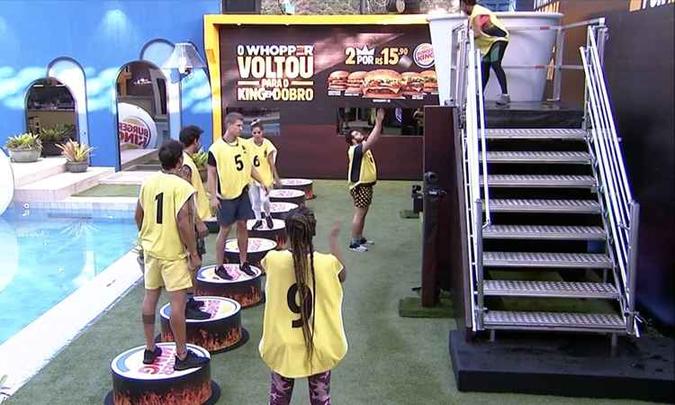 Com coletes amarelos, o grupo Pipoca vence a prova da imunidade(foto: Globoplay/Reprodução) Com coletes amarelos, o grupo Pipoca vence a prova da imunidade(foto: Globoplay/Reprodução)