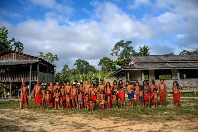 Índios Waiãpi relataram que fugiram da aldeia após ameaças(foto: Apu Gomes/AFP) Índios Waiãpi relataram que fugiram da aldeia após ameaças(foto: Apu Gomes/AFP)