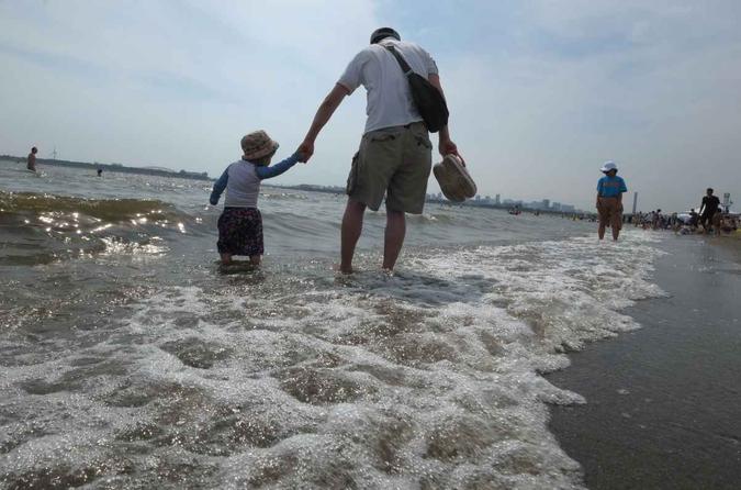 É a primeira vez que são liberadas as praias da costa próxima à central nuclear de Fukushima, onde ocorreu o acidente(foto: Kazuhiro Nogi/AFP) É a primeira vez que são liberadas as praias da costa próxima à central nuclear de Fukushima, onde ocorreu o acidente(foto: Kazuhiro Nogi/AFP)