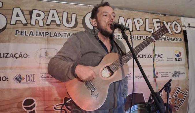 A abertura do evento ficará por Chico Nogueira, violeiro e mambembrincante (foto: Arquivo PessoalDivulgação) A abertura do evento ficará por Chico Nogueira, violeiro e mambembrincante (foto: Arquivo PessoalDivulgação)