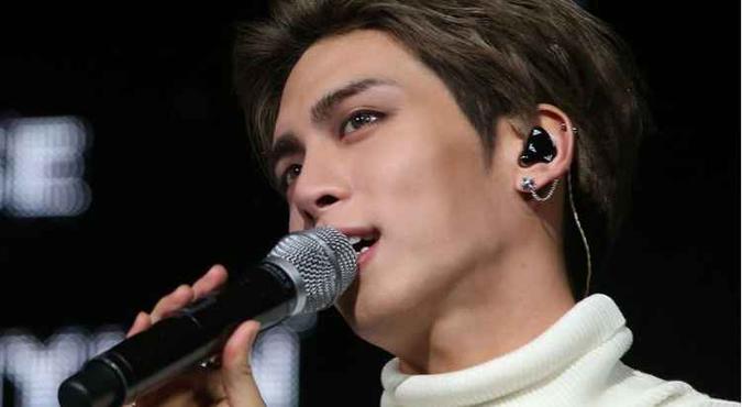 Em um bilhete de despedida, o cantor, uma das maiores estrelas do K-pop, relatou sua batalha perdida contra a solidão e a depressão(foto: South Korea Out / Republic ff Korea /AFP) Em um bilhete de despedida, o cantor, uma das maiores estrelas do K-pop, relatou sua batalha perdida contra a solidão e a depressão(foto: South Korea Out / Republic ff Korea /AFP)