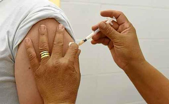 A dose normal da vacina tem 0,5ml: a fracionada contará com 0,1ml e garante imunização por oito anos(foto: Ed Alves/CB/D.A Press - 17/1/18 ) A dose normal da vacina tem 0,5ml: a fracionada contará com 0,1ml e garante imunização por oito anos(foto: Ed Alves/CB/D.A Press - 17/1/18 )