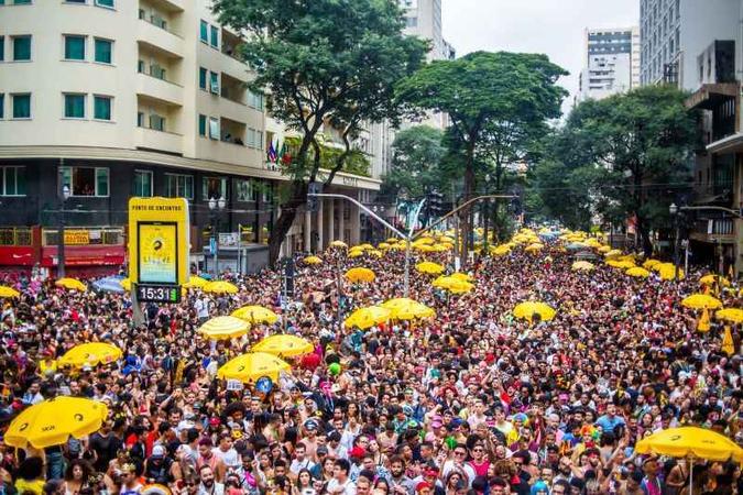 Com ao menos 40 mil foliões, também atraem a maior parte do patrocínio de grandes marcas, de empresas cervejeiras a aplicativos de delivery e redes sociais.(foto: EDSON LOPES JR/SECOM) Com ao menos 40 mil foliões, também atraem a maior parte do patrocínio de grandes marcas, de empresas cervejeiras a aplicativos de delivery e redes sociais.(foto: EDSON LOPES JR/SECOM)