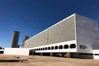 Biblioteca de Brasília oferece curso de francês no horário de almoço