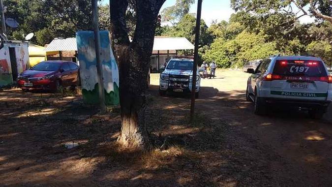 O vigilante foi encontrado com quatro tiros no peito. Nenhum pertence dele foi levado, segundo a PM(foto: Divulgação/Sindesv) O vigilante foi encontrado com quatro tiros no peito. Nenhum pertence dele foi levado, segundo a PM(foto: Divulgação/Sindesv)