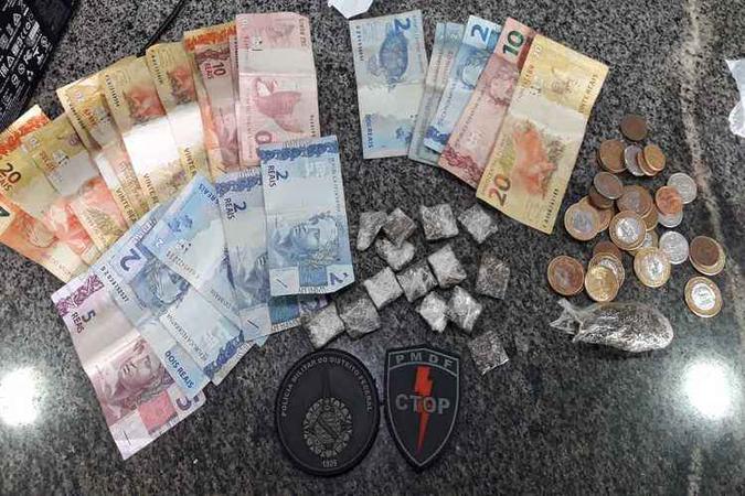 Adolescentes estavam vendendo pedras de crack na Rodoviária Interestadual(foto: Polícia Militar/Divulgação) Adolescentes estavam vendendo pedras de crack na Rodoviária Interestadual(foto: Polícia Militar/Divulgação)